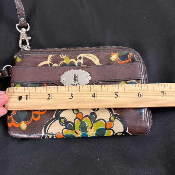 Fossil Key-Per Coated Canvas Purse Wristlet Floral Print Multicolor Zip Closure. - Picture 5 of 9